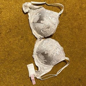 Victoria’s Secret Bra 34DD Very Sexy cream lace Rhinestones Pushup split straps